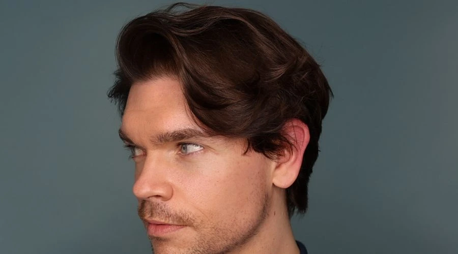 This hairstyle for medium-length hair is easy to keep up.