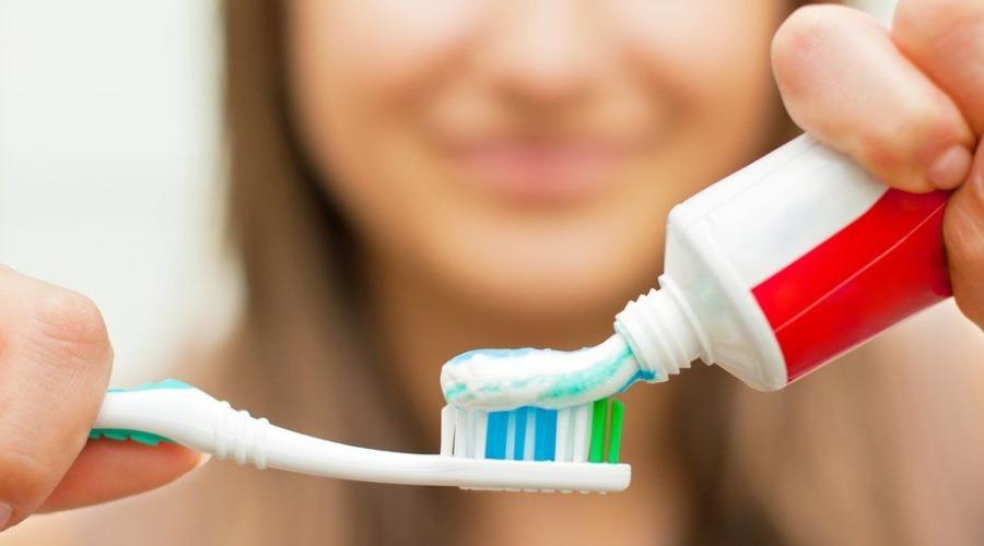 Toothpaste to make your nose look smaller
