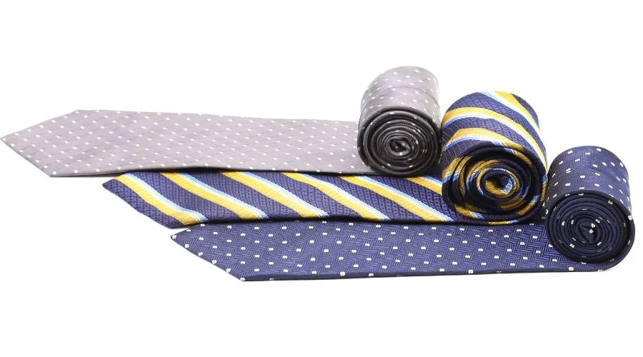 Use a solid-Colored Tie to maintain a Neat Appearance