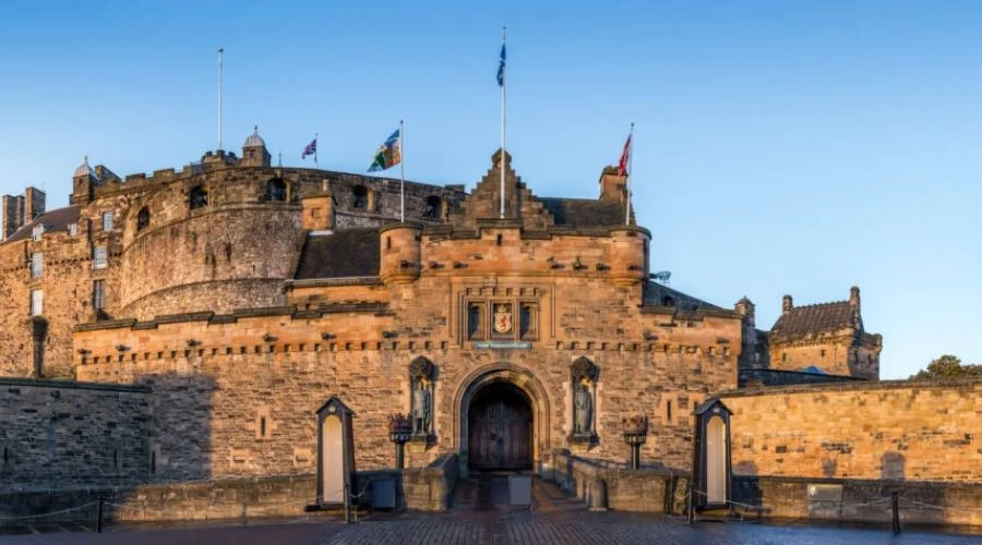 Explore Edinburgh's Historic Landmarks 