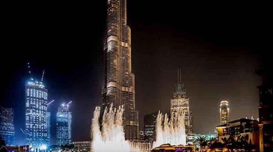 Sightseeing: Visit the Burj Khalifa and Dubai Fountain