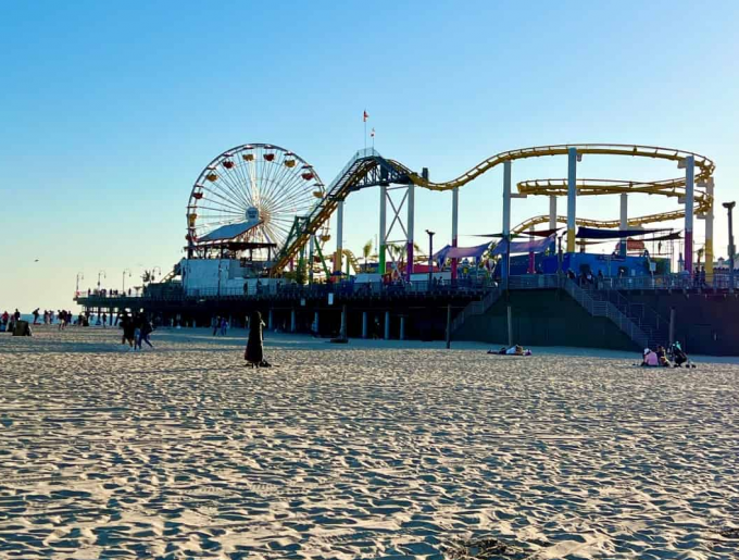 Sunny Los Angeles Pier Getaway